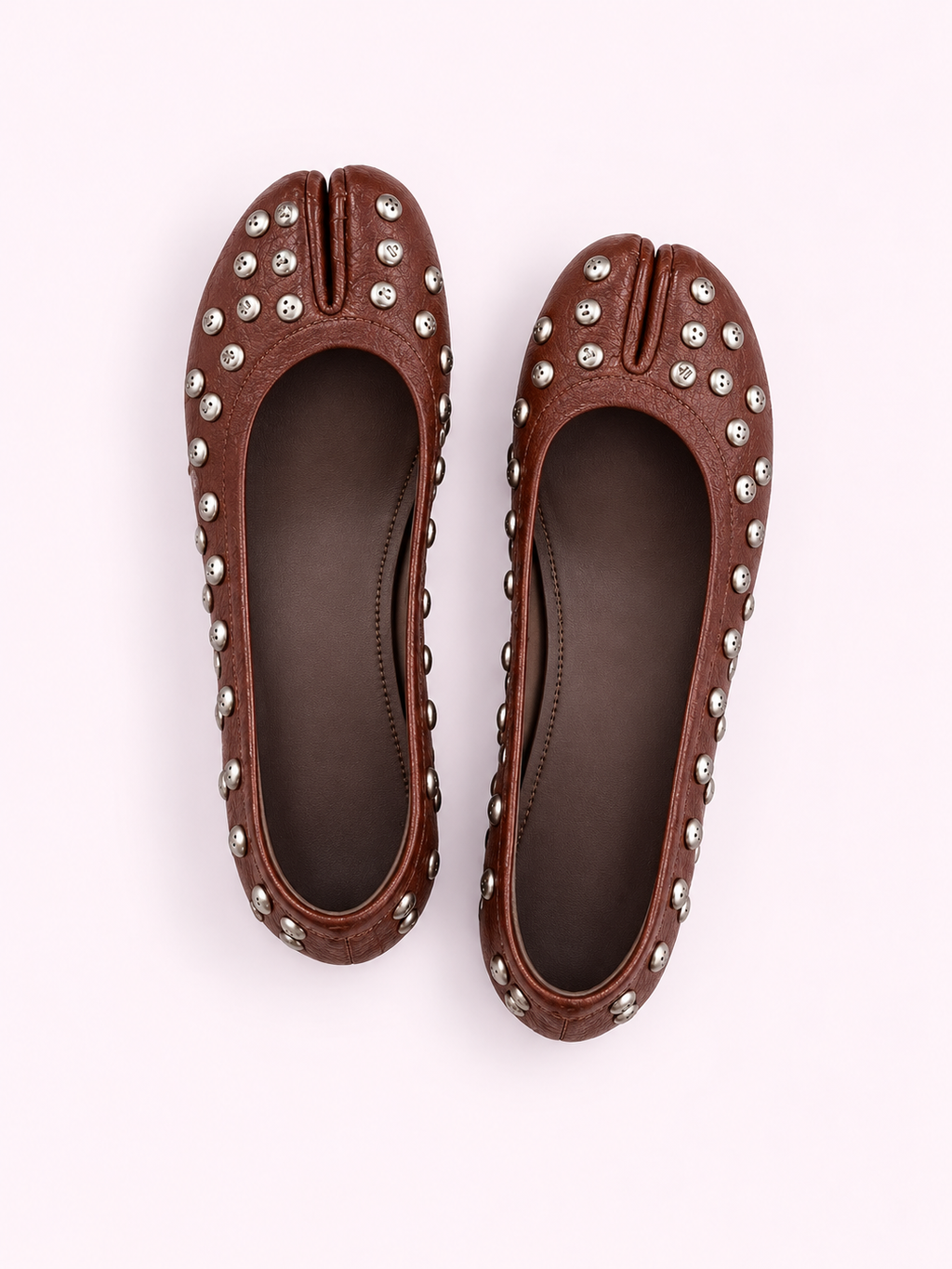 Ballerine tabi marron en cuir cloutée Sienne, photo 1
